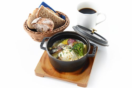 【ランチ】半熟卵と季節野菜のチキンマカロニグラタンセット