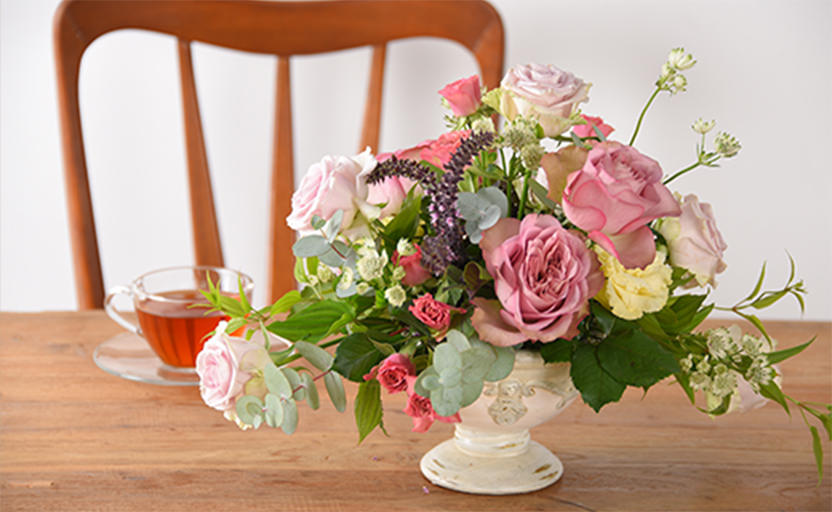 画像:花びんの薔薇の花