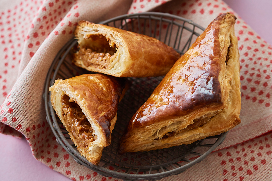 デミソース煮込みのミートパイ｜惣菜パン｜商品情報｜アンデルセン